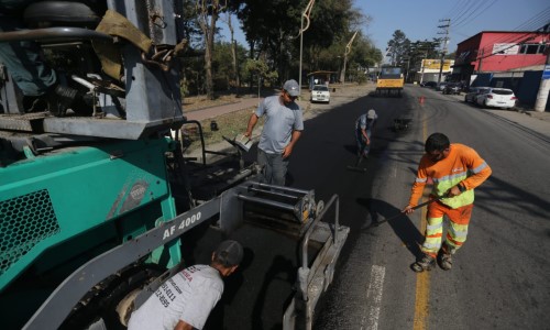 Asfalto e serviços de infraestrutura avançam pela Beira-Rio, em Volta Redonda